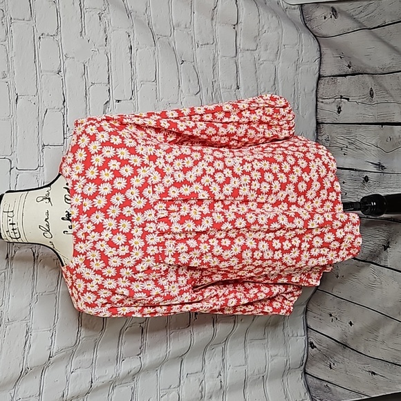 St. John's Bay Petites 3/4 Sleeve Blouse Red Daisy Print Size PS NWT - Picture 4 of 9